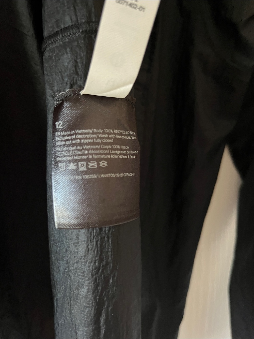 lululemon athletica women’s Black Hooded Windbreaker Jacket - Picture 3 of 9